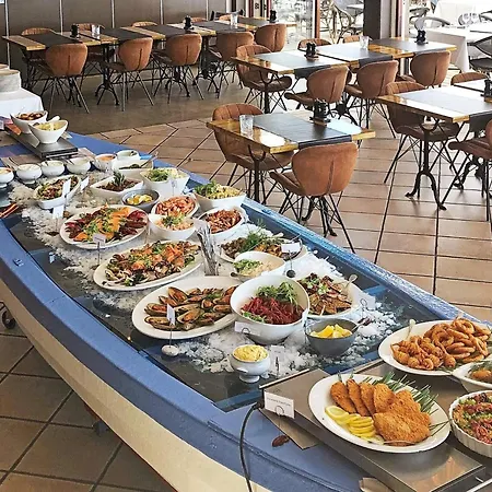 6 Person On A In Apartman