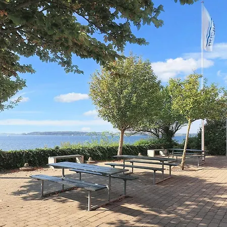 6 Person On A In Fåborg