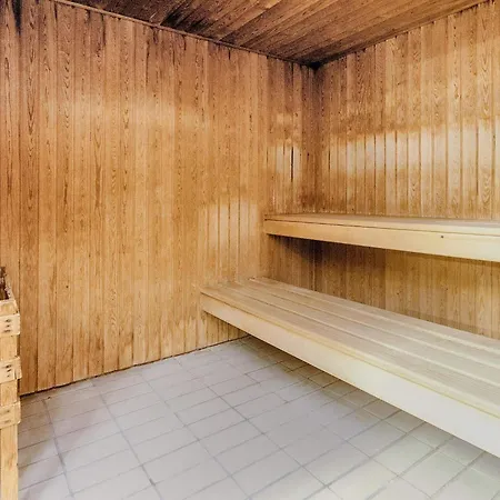 6 Person On A In Fåborg